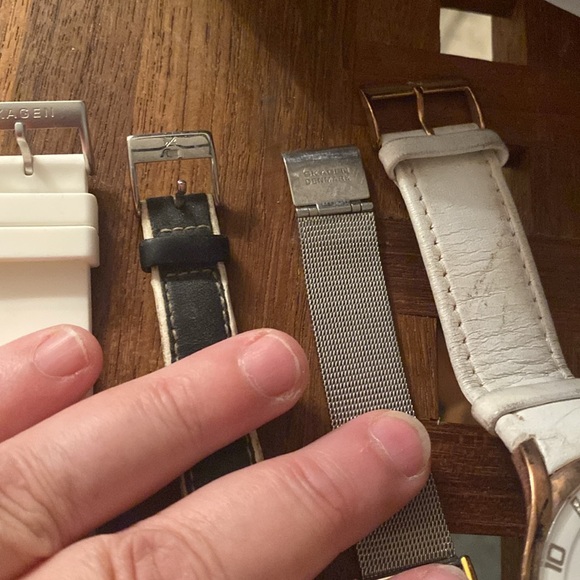4 Skagen watches - Picture 7 of 7